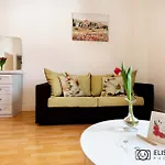 Pit Stop 招待所 比萨