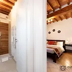 Pit Stop 招待所 比萨